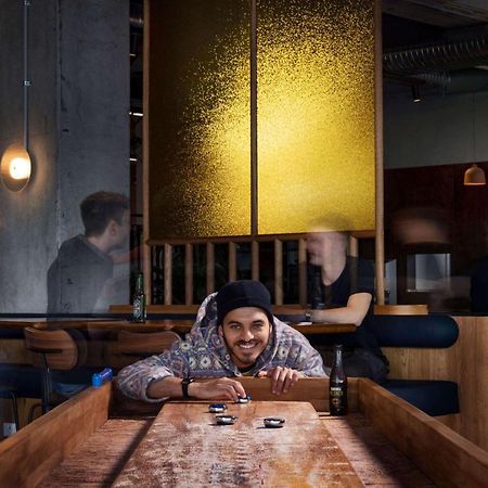 Lylo Auckland Hotel Eksteriør bilde A sushi chef at work
