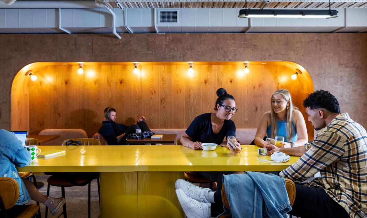 Lylo Auckland Hotel Eksteriør bilde Students studying at the University of New South Wales