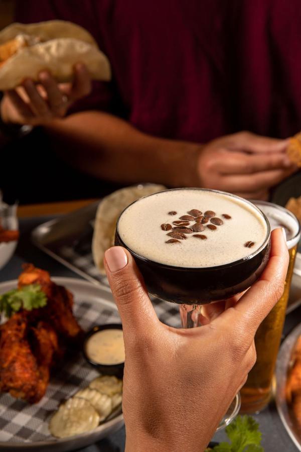 Lylo Auckland Hotel Eksteriør bilde A glass of Irish coffee