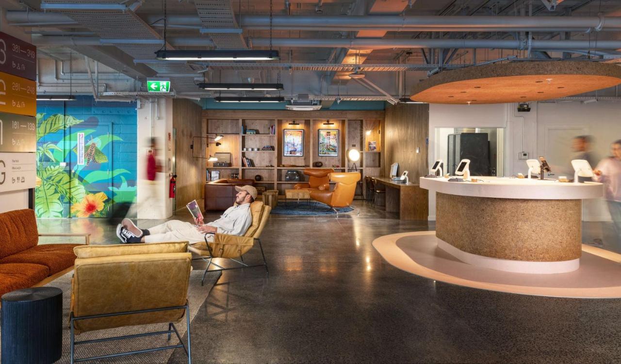 Lylo Auckland Hotel Eksteriør bilde The lounge at the airport