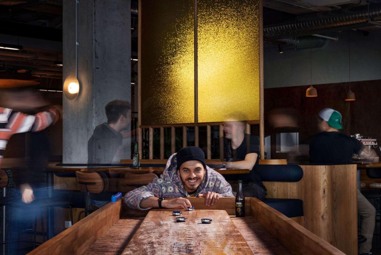 Lylo Auckland Hotel Eksteriør bilde A sushi chef at work