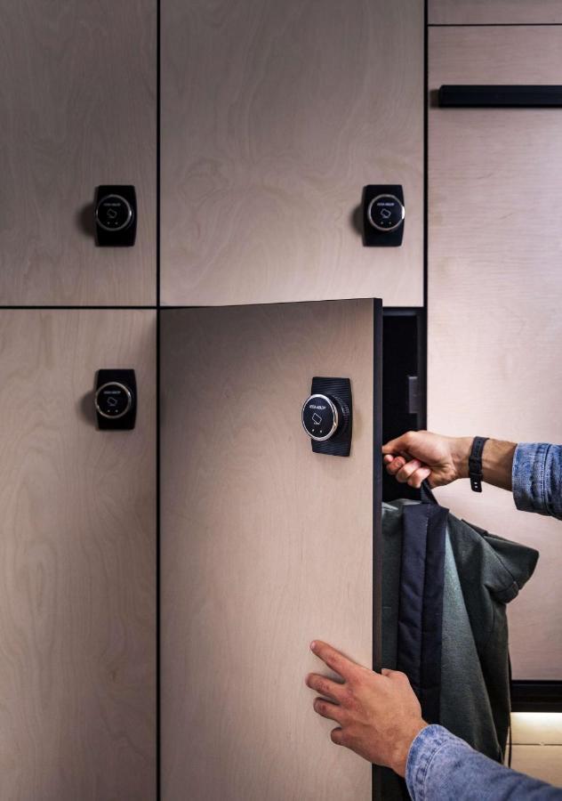 Lylo Auckland Hotel Eksteriør bilde A smart locker