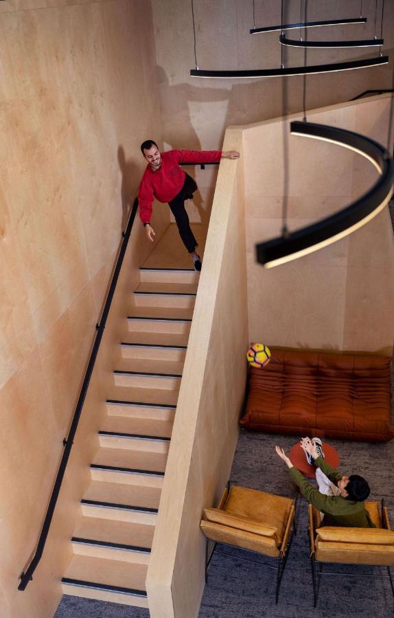 Lylo Auckland Hotel Eksteriør bilde The staircase